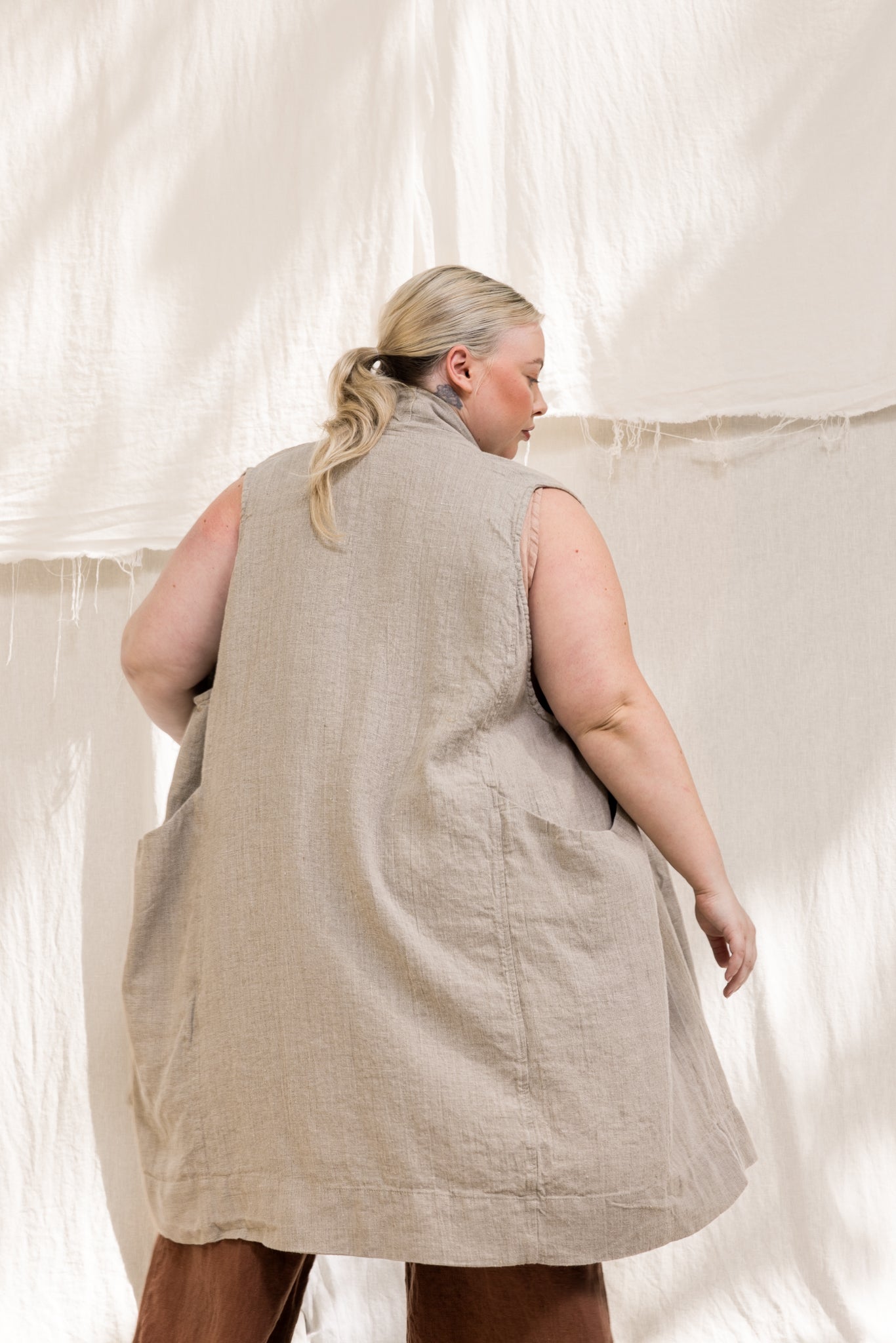 Clyde Vest in Midweight Linen